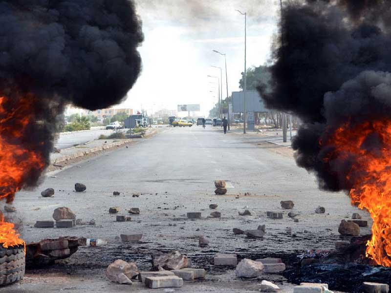 احتجاجات في مدينة سبيطلة التابعة لمحافظة القصرين وسط تونس أمس