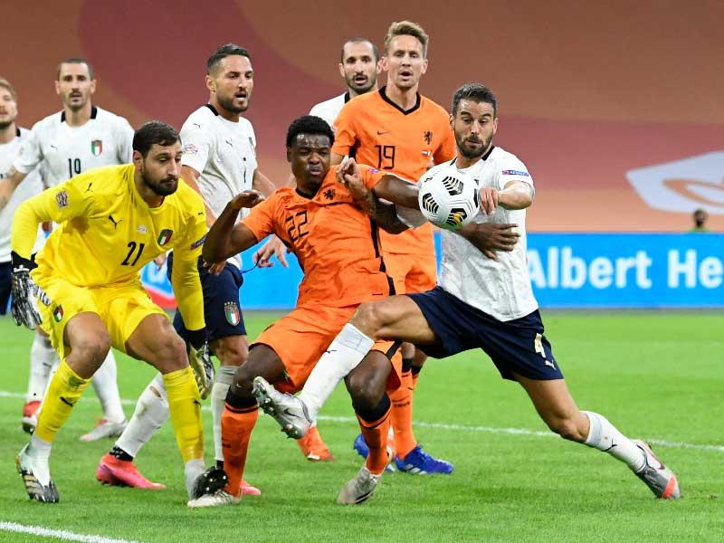 جانب من مواجهة سابقة بين هولندا وإيطاليا