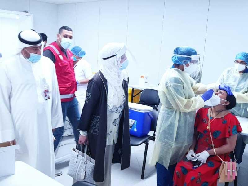 جانب من فحص الممرضات القادمات من الهند