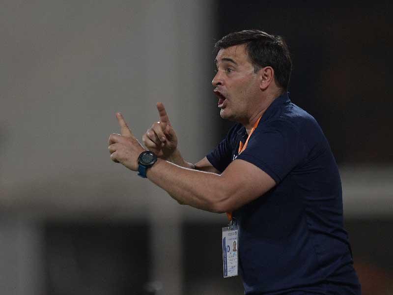 مدرب كاظمة الإسباني روبروتو بيانكي