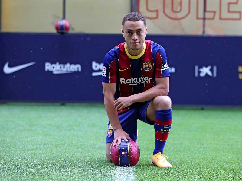 سيرجينيو دست مدافع برشلونة الإسباني