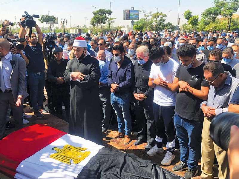 مراسم صلاة الجنازة على الفنان محمود ياسين