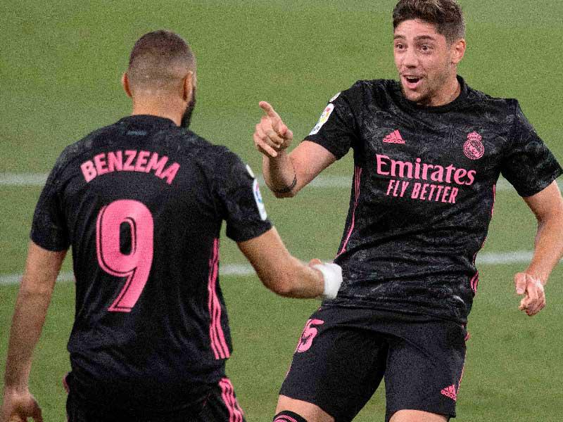 فالفيردي وبنزيمة نجما ريال مدريد خلال مباراة سابقة