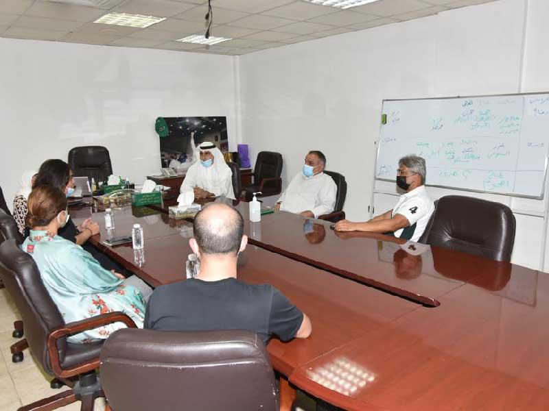 جانب من زيارة اللجنة إلى العربي