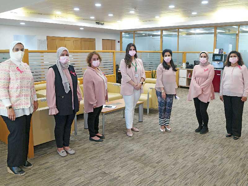 أماني الورع مع موظفات البنك