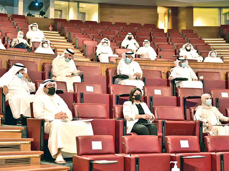 العقيل والفارس والروضان في اجتماع «الموارد» الأسبوع الماضي