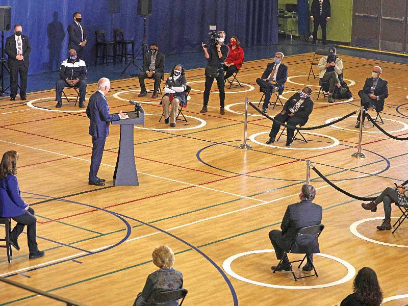 جو بايدن في ميشيغان أمس الأول (رويترز)