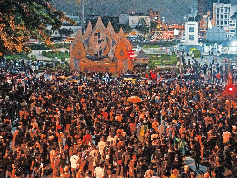 تجمع آلاف المتظاهرين المؤيدين للديمقراطية في تايلند