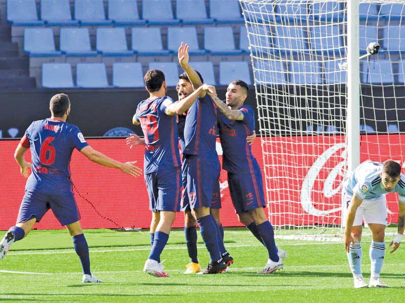 فرحة لاعبي أتلتيكو بالهدف الأول