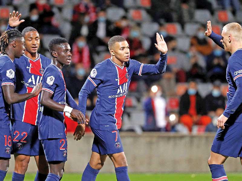 فرحة لاعبي باريس سان جرمان بالهدف الأول