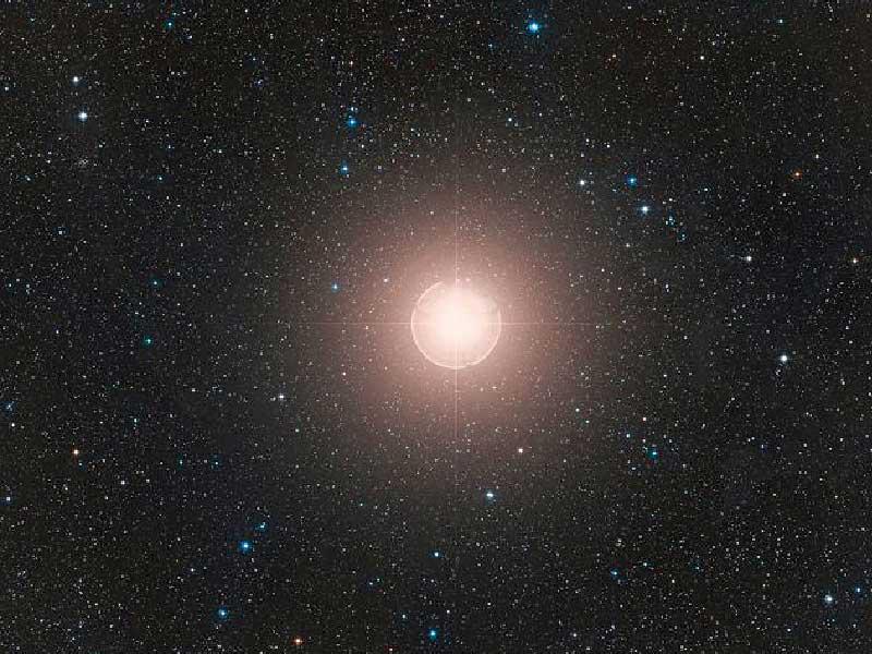 نجم منكب الجوزاء أقرب إلى كوكب الأرض مما كنا نعتقد في السابق