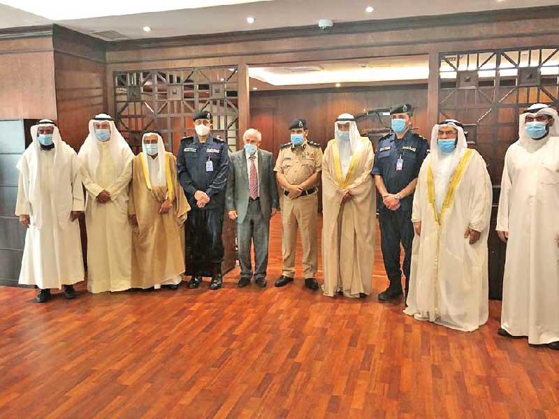 ممثلو الجمعيات المكرمة من «الداخلية» 