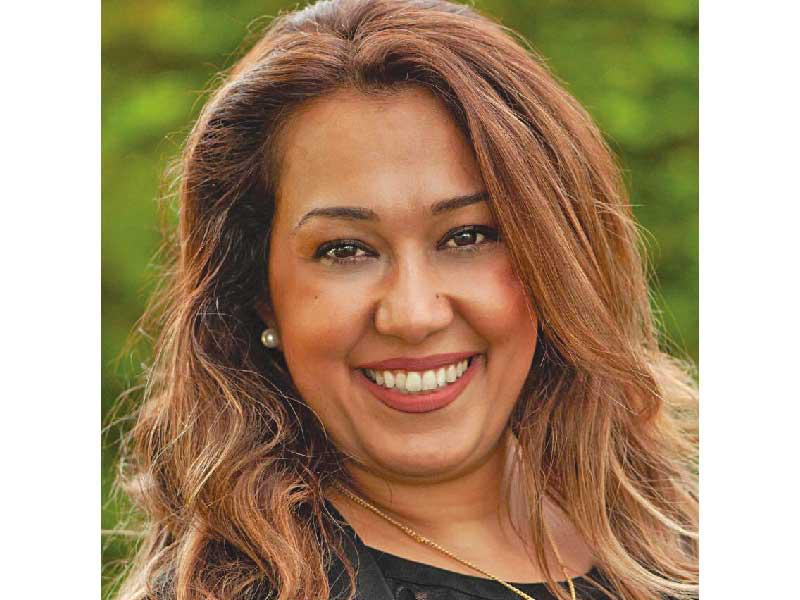 رئيسة قسم الدراسات الإدارية في الكلية والمشرفة على المشروع د. ارزو حراف