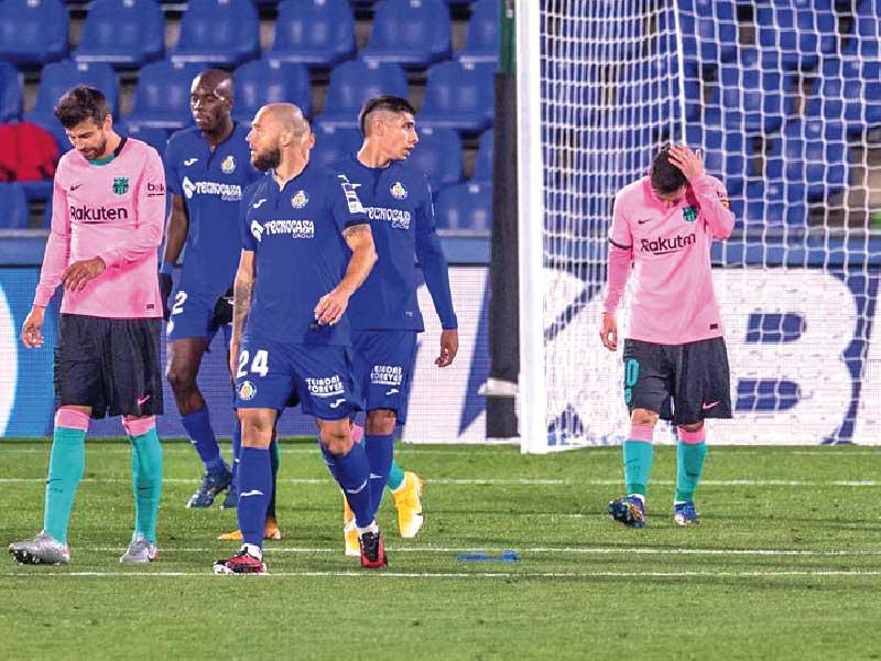 لاعبو خيتافي وبرشلونة بعد نهاية المباراة