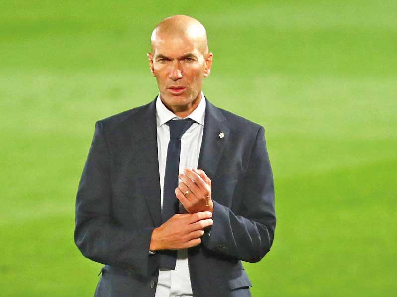 المدير الفني لريال مدريد الإسباني زين الدين زيدان 