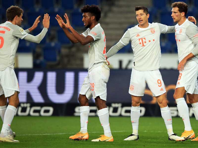 لاعبو بايرن ميونيخ يحتفلون بالهدف الأول