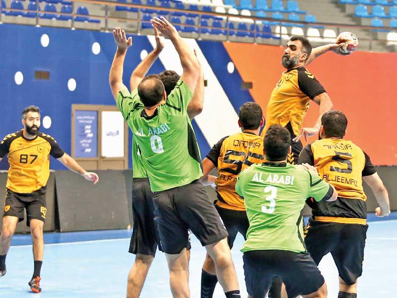 جانب من مباراة العربي والقادسية  (تصوير جورج رجي)