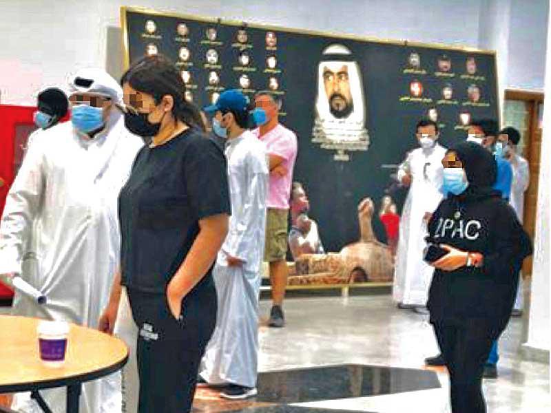 جانب من عملية فحص موظفي الرياضة