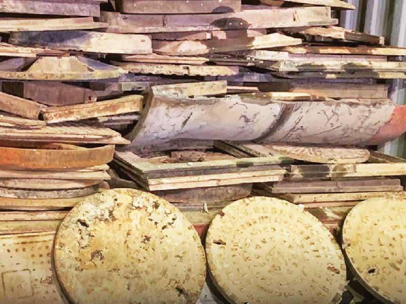 جانب من أغطية المناهيل المضبوطة 