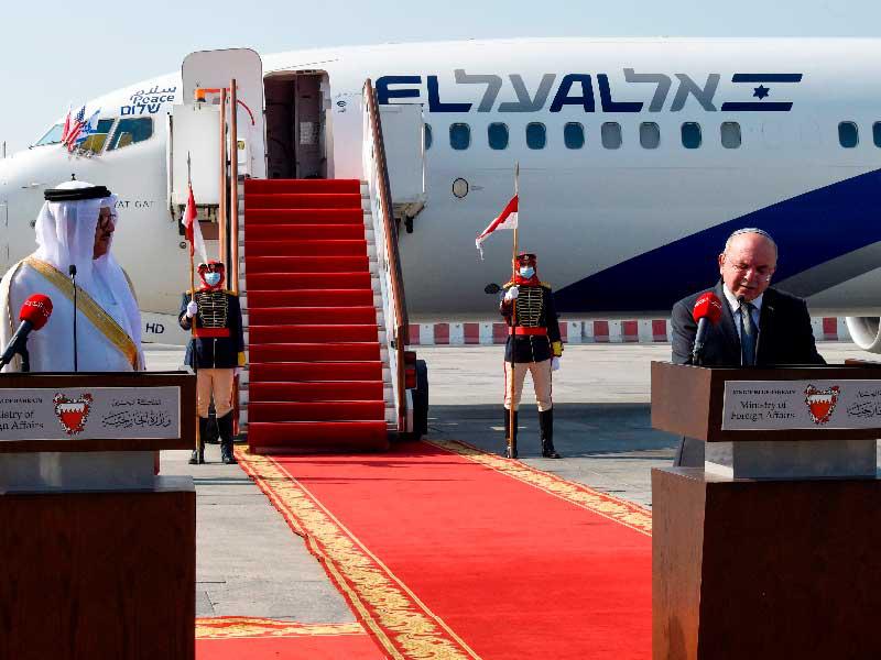 وزير الخارجية البحريني عبد اللطيف الزياني ورئيس مجلس الأمن القومي الإسرائيلي مئير بن شبات