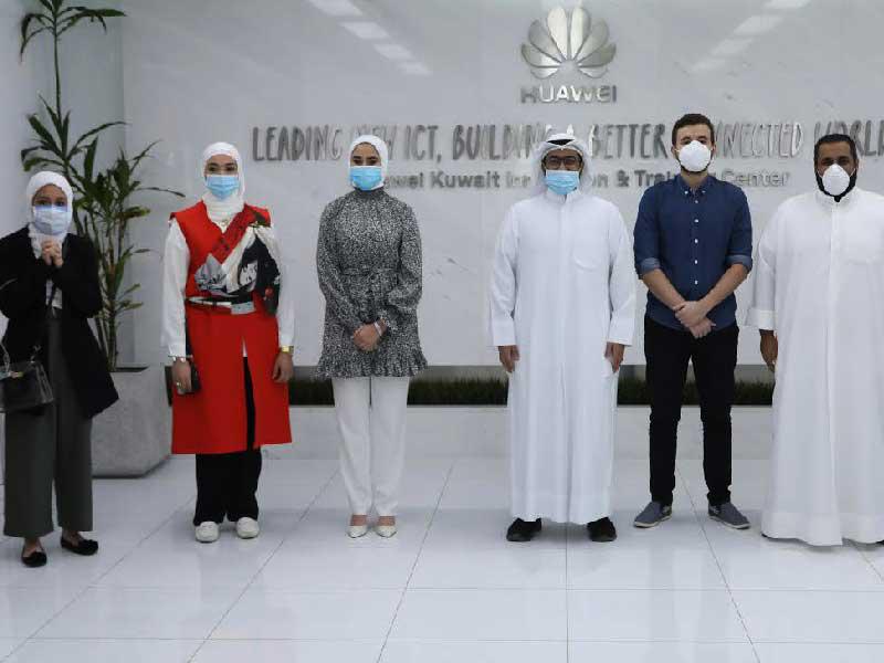 جانب من الطلبة المشاركين في المسابقة