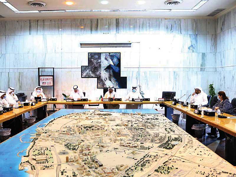 جانب من اجتماع لجنة العاصمة أمس