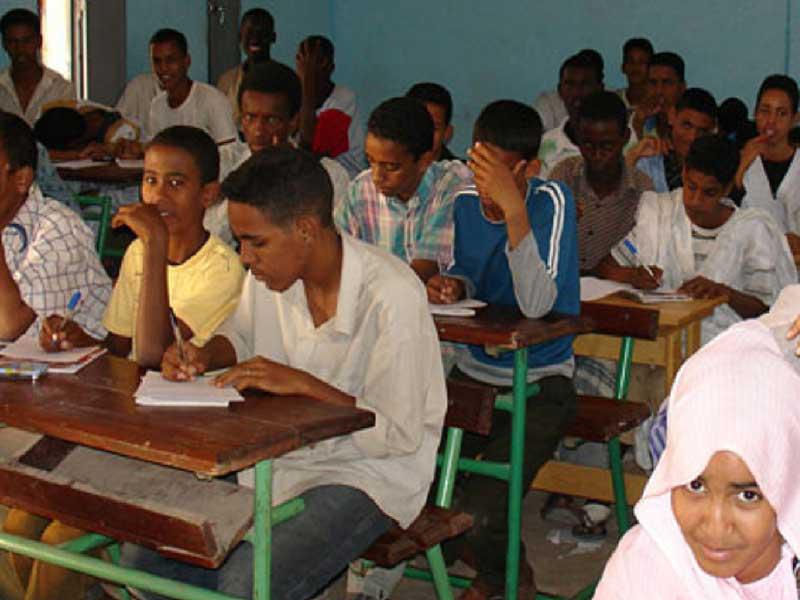 الطلاب في صفوف احد مدارس موريتانيا