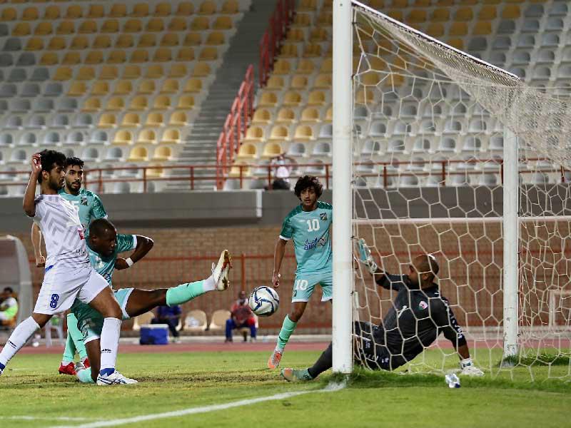 فرصة خطيرة للعربي وربكة أمام مرمى الجهراء t(تصوير جورج رجي)