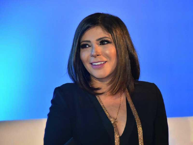 الفنانة منى زكي