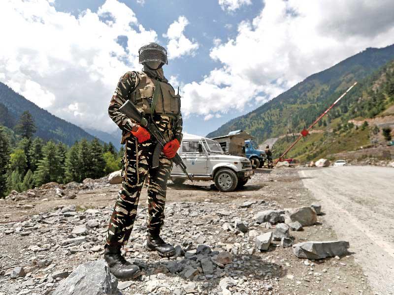 الصين تدعو الهند لتسليمها أحد جنودها