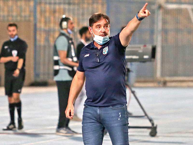 مدرب كاظمة الإسباني روبيرتو بيانكي 