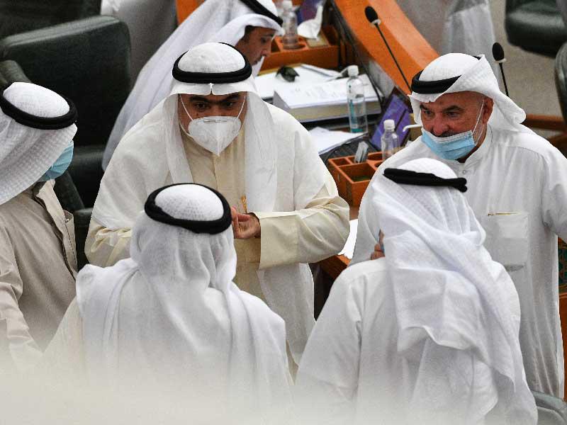 الشطي وعدد من النواب في الجلسة أمس