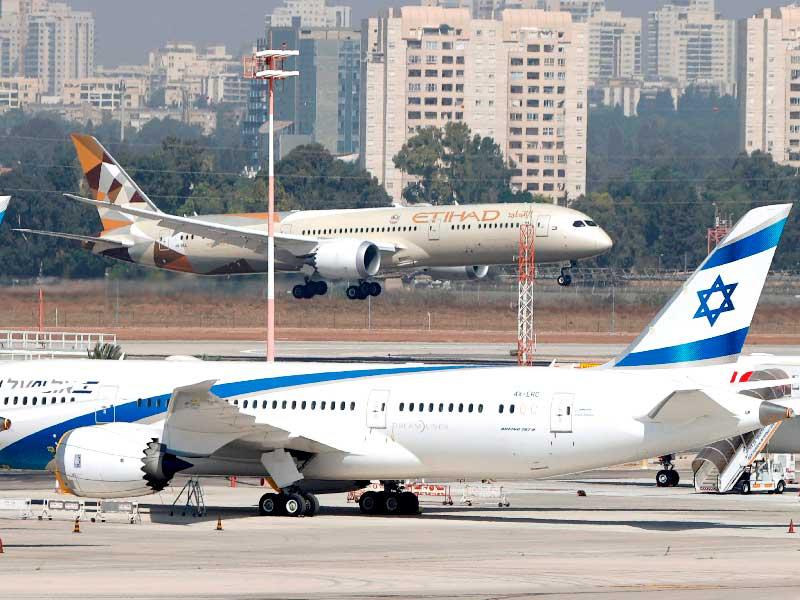 طائرة للاتحاد للطيران تقل وفدا من دولة الإمارات العربية المتحدة في أول زيارة رسمية تهبط في مطار بن غوريون الإسرائيلي