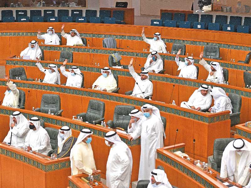 جانب من جلسة المجلس أمس
