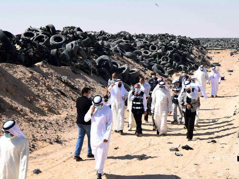 جانب من جولة أعضاء «البلدي» في موقع إطارات السالمي 