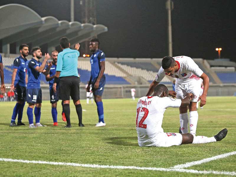 جانب من مباراة الكويت والشباب (تصوير جورج رجي)