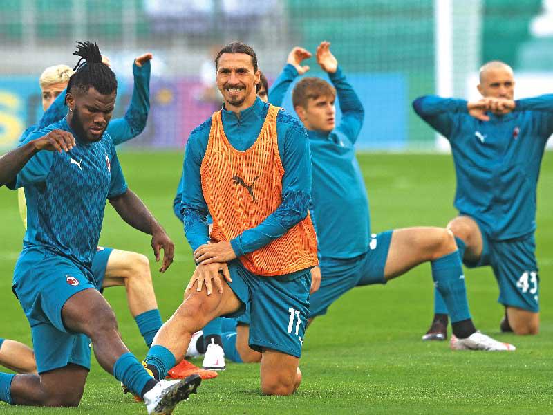 لاعبو ميلان خلال تدريبات سابقة