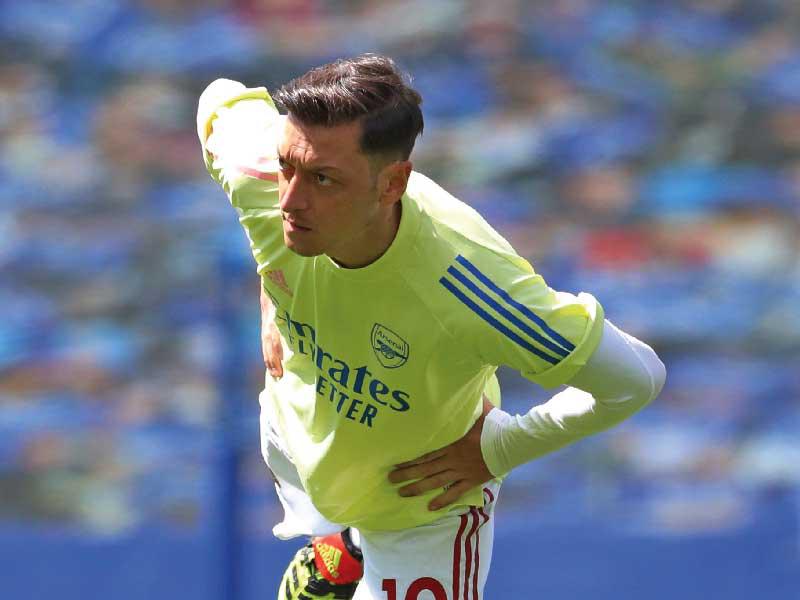 لاعب نادي ارسنال الانجليزي مسعود أوزيل