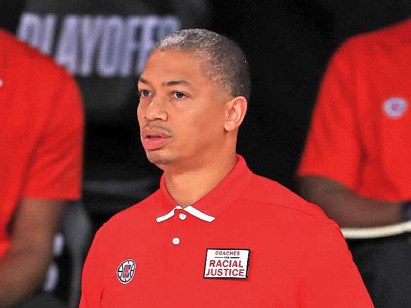 مساعد مدرب نادي لوس أنجلس كليبرز تايرون لو