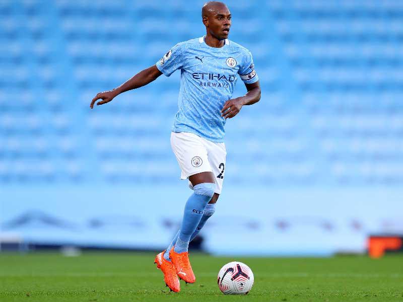 لاعب وسط نادي مانشستر سيتي  فرناندينيو 