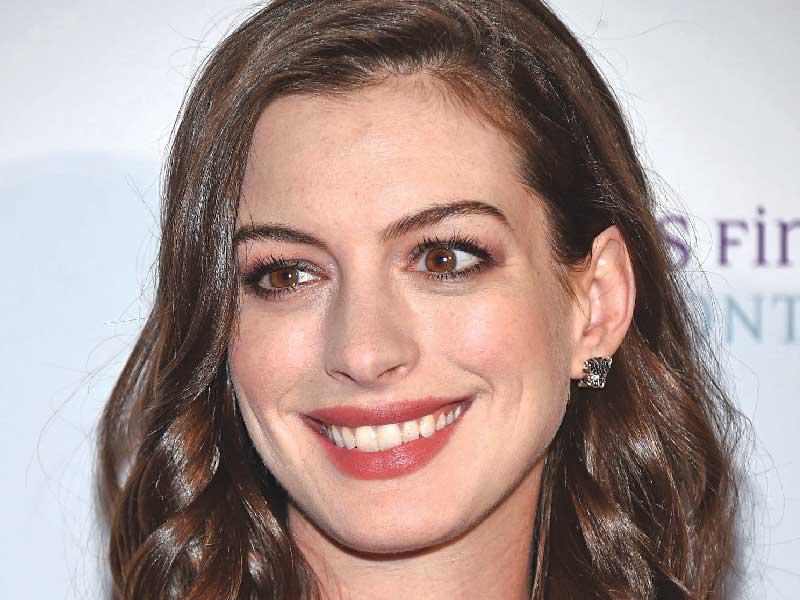 النجمة الأميركية ​آن هاثاواي