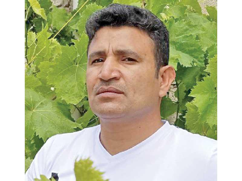 الفنان التشكيلي اليمني زياد العنسي