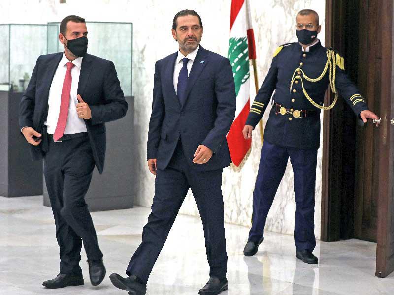 الحريري مغادراً القصر الجمهوري بعد تكليفه أمس (رويترز)