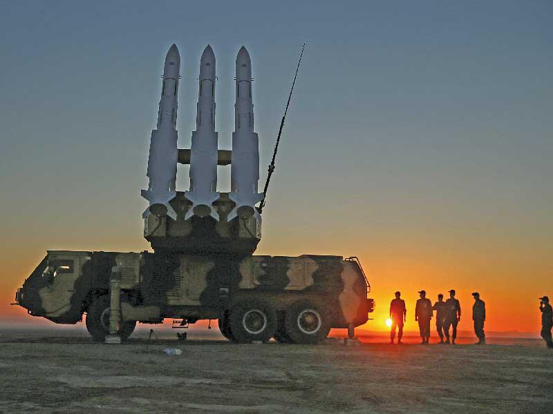 صواريخ إيرانية خلال مناورات جرت قبل أيام (رويترز)