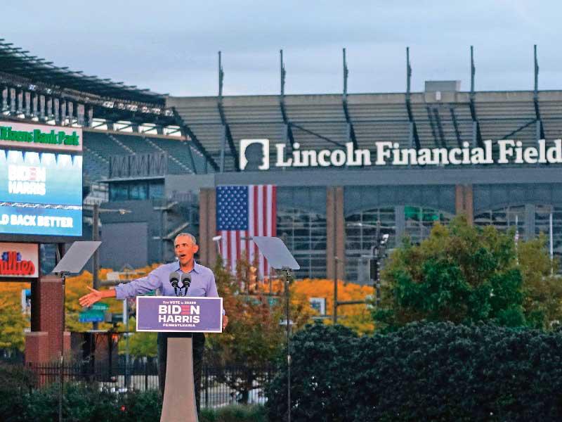 الرئيس السابق باراك أوباما يحشد لبايدن في فيلادلفيا بولاية بنسلفانيا أمس الأول t(أ ف ب)