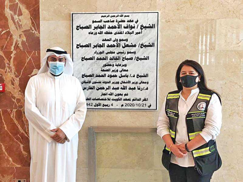  وزيرة الأشغال العامة وزيرة الدولة لشؤون الإسكان د. رنا الفارس والصباح خلال تفقد مبنى الاختصاصات الطبية 