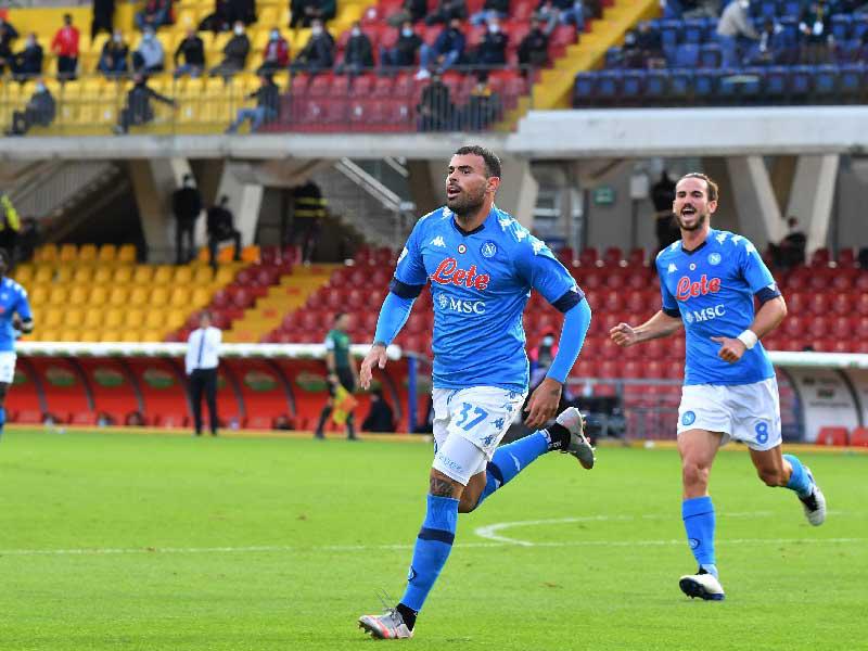 بيتانيا نجم نابولي يحتفل بهدفه