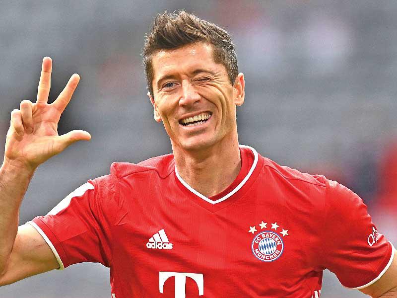 روبرت ليفاندوفسكي مهاجم فريق بايرن ميونيخ 