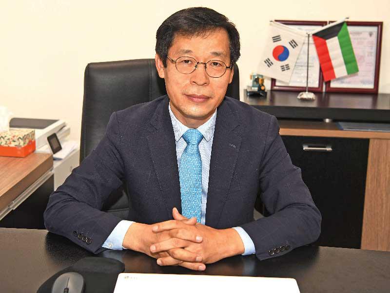 الرئيس التنفيذي لمؤسسة إنشن الكورية الجنوبية مدير مشروع تشغيل مبنى المطار المساند T4 كوانغ سو لي 