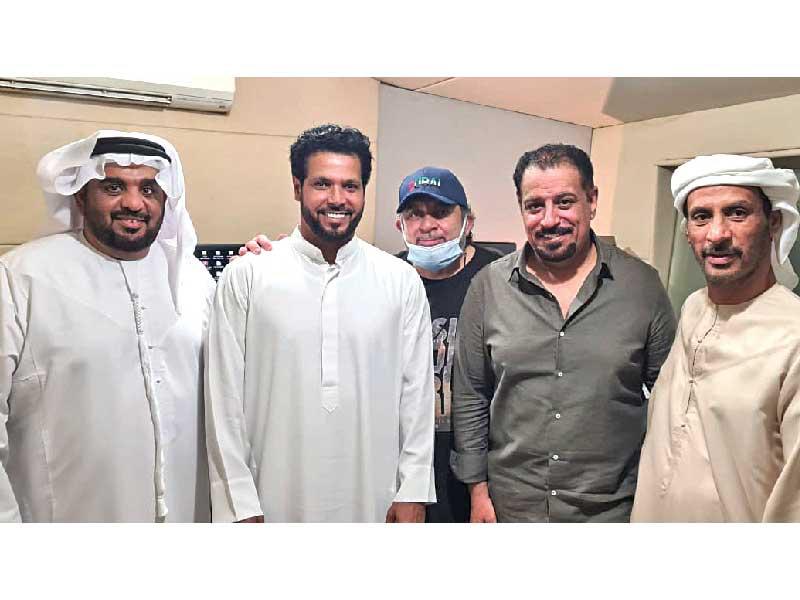 الفنان الاماراتي عبد المنعم العامري مع فريق العمل